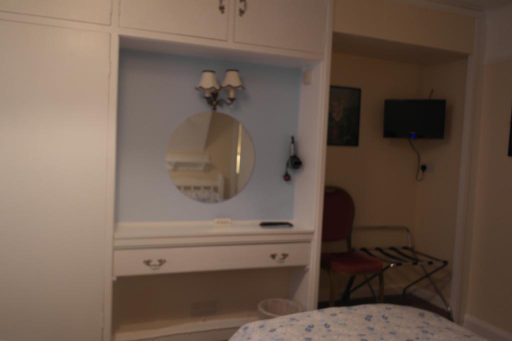 Monravon Guest House Holyhead Room photo