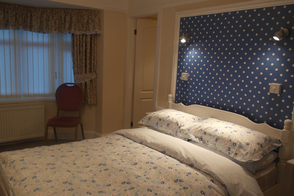 Monravon Guest House Holyhead Room photo